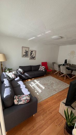 100 m² Erdgeschosswohnung | 5 Zimmer | Ideal für Familien | Frei ab 01.10.2026 – Wohnzimmer