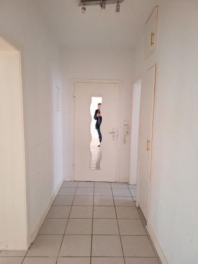 Sanierte 3,5 Zimmer-KDB Wohnung (ca. 70 qm) mit Einbauküche und Balkon / Holsterhausen – Diele