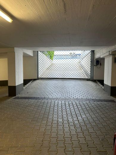 Plaza de aparcamiento en garaje subterráneo en Bissingen en alquiler a largo plazo – Foto 2