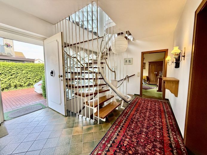 Grüne Oase mitten in Preußisch Oldendorf - Familienhaus mit viel Raum und Charme – Eingangsbereich