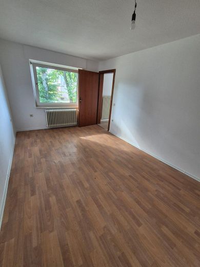 2,5 ZKB Oberwohnung – Zimmer 1 (Schlafzimmer)