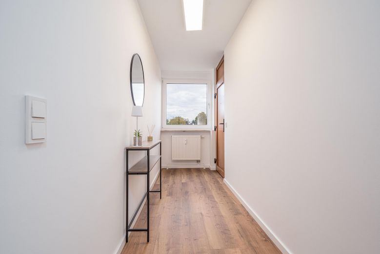 Appartement fraîchement rénové avec loggia à Nürnberg-Röthenbach – Eingangsbereich