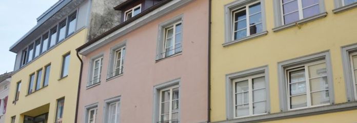 Local commercial situé dans un emplacement de premier ordre, à proximité de la droguerie Müller + env. 30 m² de salle voûtée