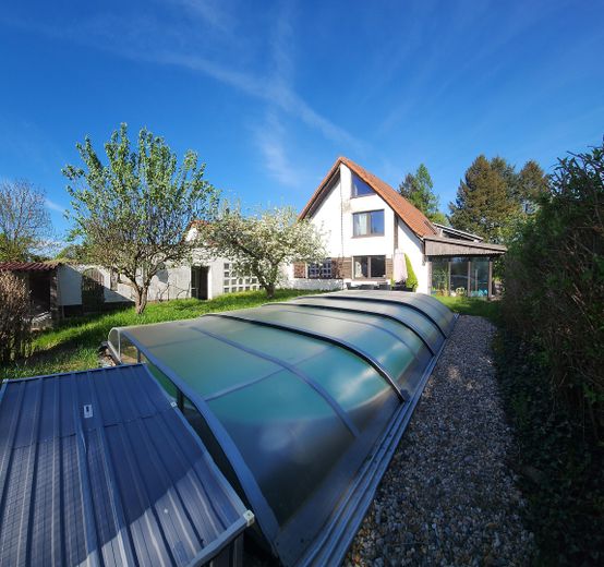 Einfamilienhaus auf 1633 m² Grundstück – Pool