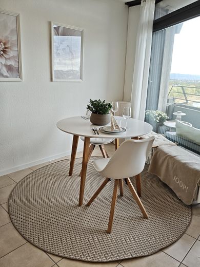 Stilvolles Wohnen mit Panoramablick – Frisch renoviert & komplett neu möbliert – Essecke