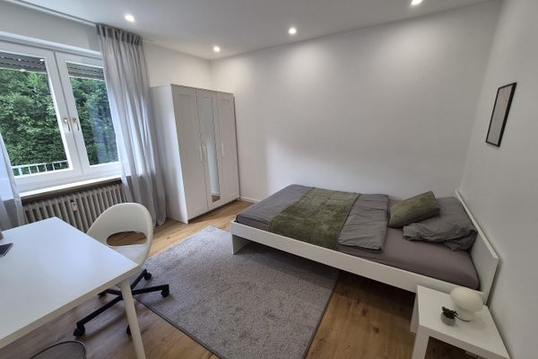 Tolles Zimmer in neu gegründeter 4-Zimmer-WG - Erstbezug nach Sanierung!