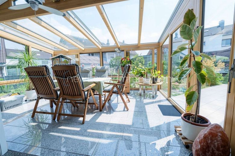 Familienparadies in ruhiger Lage mit Wintergarten, Sauna und großem Garten – Wintergarten