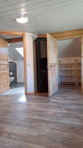 Traumhaus in Südlage - 1 bis 2 Familienhaus in Günterod – 2. Etage Zimmer mit Bad