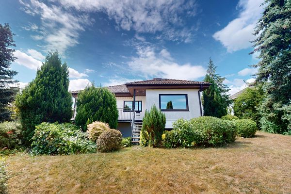 RESERVIERT - Bungalow mit Taunusblick, barrierearmem Wohnen und vielseitig nutzbarem Untergeschoss