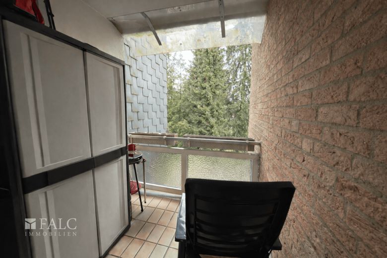 gemütliche Familienwohnung: 4 Zimmer mit Wintergarten, zwei Loggien &amp; Tiefgaragenstellplatz – Loggia 2
