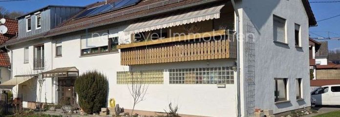 SENZA PROVVIGIONE: Casa unifamiliare ampliabile costruita sul confine, 3 garage e giardino