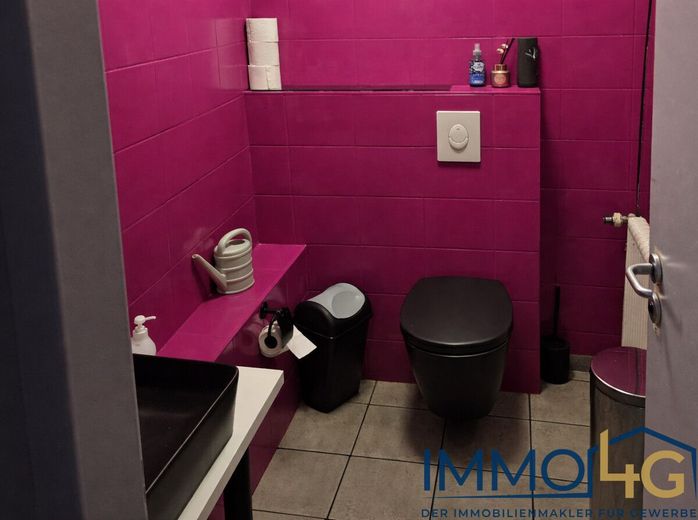 Moderner Imbiss in Ecklage unweit der Kantstraße – Toilette