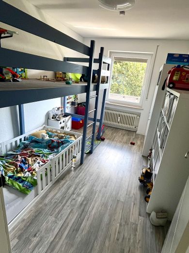 Appartement calme, lumineux et moderne de 3 à 4 pièces, avec cuisine et salle de bains, près de Dinkelscherben, avec jardin, garage, etc. – Photo 5