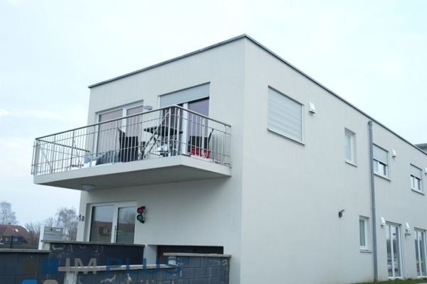 Eine vermietete Wohnung - gleich mit Garten und Terrasse! Wunderbar helle und neue 2 Zi- Whg.