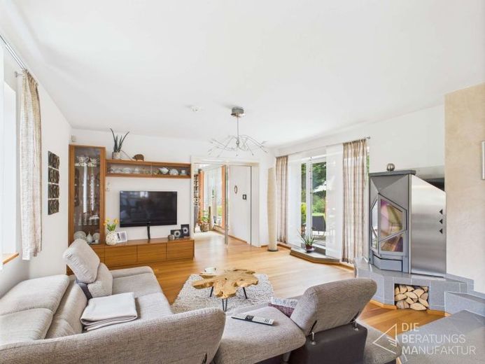 Luxuriöse Villa mit Schwimmbad & Sauna in bester Lage – Photo 1