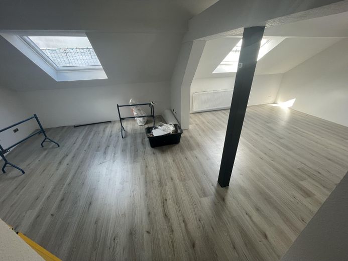 Großraumbüro im Dachgeschoss