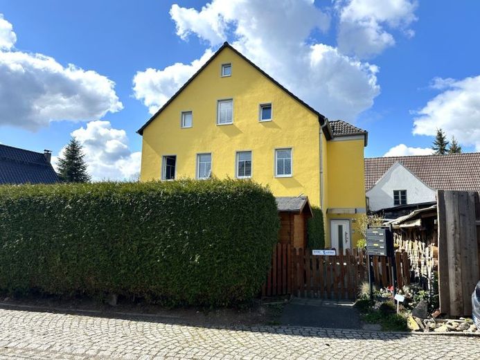 Voll vermietetes Mehrfamilienhaus mit 4 WE´s, gepflegtem Garten und Stellplätzen in Zwickau! – Foto 1