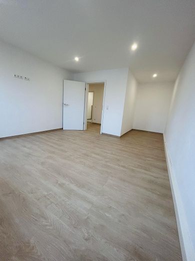 3-Raum DG-Wohnung mit neuer Einkauküche in Meerane - Erstbezug hochwertig saniert – Wohnzimmer mit Nische