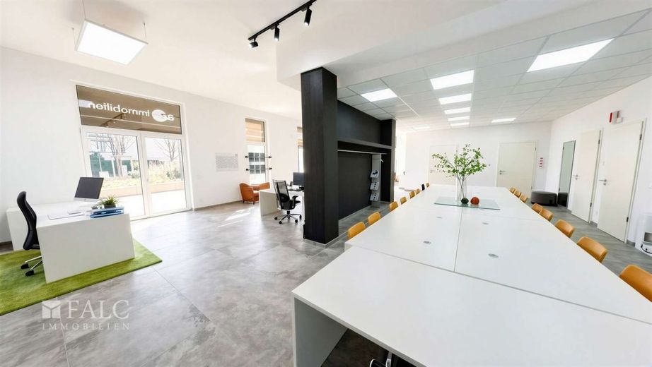 Exklusives Gewerbeobjekt im Waldviertel Köln-Rodenkirchen — Neubau mit Prestige – Offenes Büro