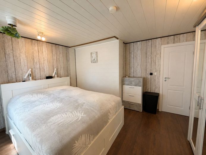 Großzügiges Zweifamilienhaus mit Einliegerwohnung und neuer Heizung – Schlafzimmer EG