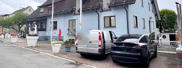 PROVISIONSFREI: freies gepflegtes MFH mit mindestens 6,8 % Rendite oder Faktor 14 – Außenansicht und Parkplätze