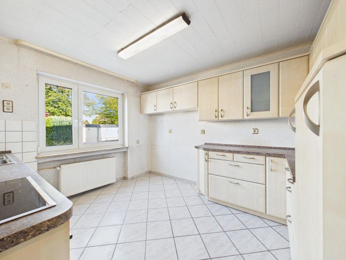 Edles Reihenmittelhaus in gepflegter Umgebung – EG Küche mit Einbauküche