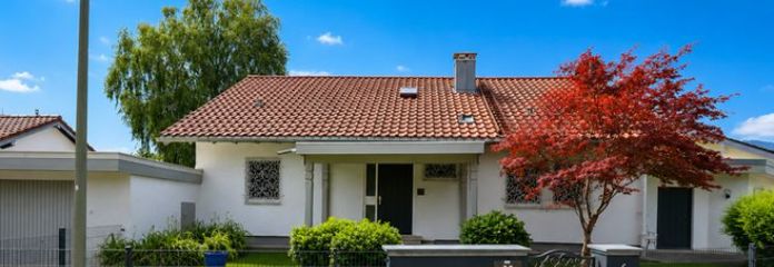 Ruime eengezinswoning tussen de Chiemsee en de Kampenwand – aantrekkelijk wonen met uitzicht op de bergen en een zonnig perceel op een toplocatie