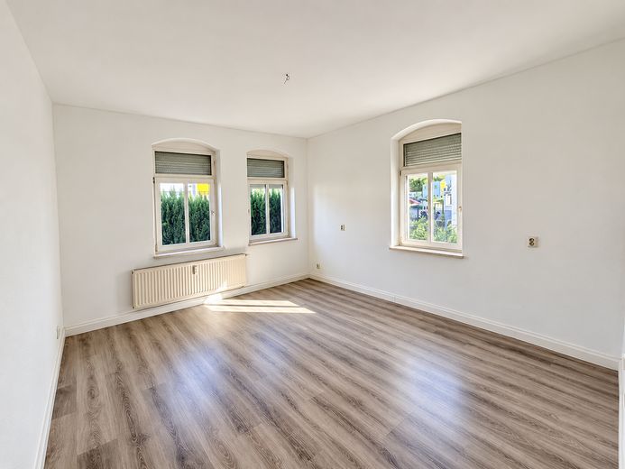 Helle 2-Zimmer-Altbauwohnung mit modernem Bad – Wanne & Dusche – Esszimmer / Küche
