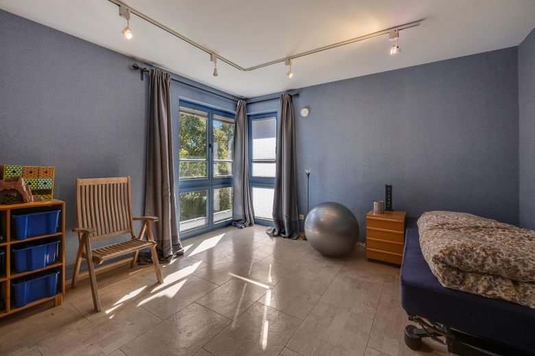 Zedernholzhaus mit Sauna, Werkstatt und Garten: viel Platz zum Wohnen, Arbeiten und Entspannen – Schlafzimmer