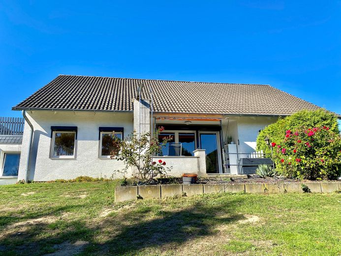 Gartenansicht mit Terrasse 