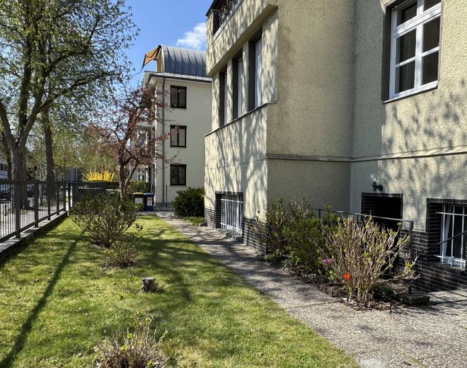Sanierter Erstbezug- sehr helle 2-Zimmerwohnung, auch als Gewerbe nutzbar – Eingangsbereich