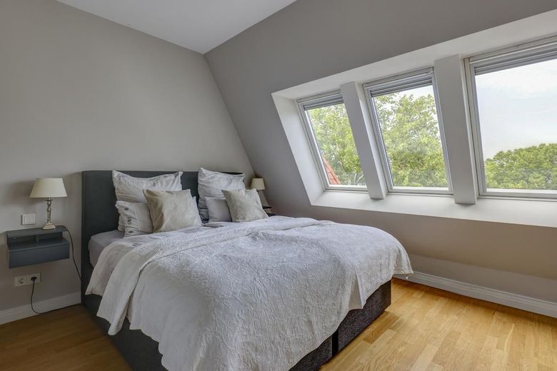 Über den Dächern von Schmargendorf – großzügige Maisonettewohnung mit Galerie & Dachterrasse – Schlafzimmer 
