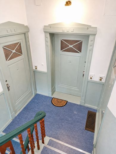 Appartamento libero di 2 locali all’ultimo piano con balcone in posizione tranquilla vicino a Müllerstraße – House floor