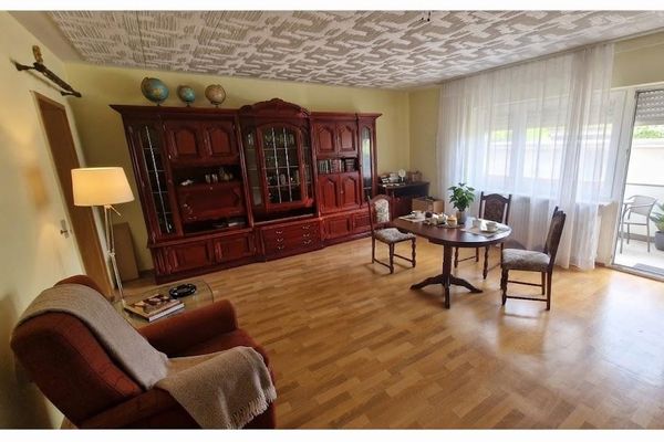 Achtung: Schöne Hochparterre-Wohnung in ruhiger Lage