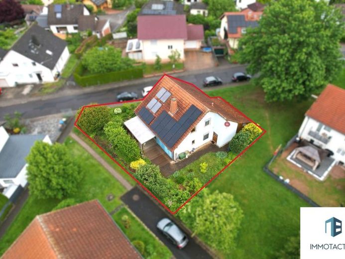 Komfortables Einfamilienhaus mit Terrasse, PV-Anlage, Carport - viel Raum für Wohnen, Arbeit & Hobby – फोटो 1