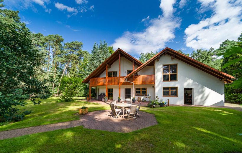TOP ! Gifhorn-Winkel:  Exklusive Landhausvilla  mitten in der Natur ! – Außenansicht hinten