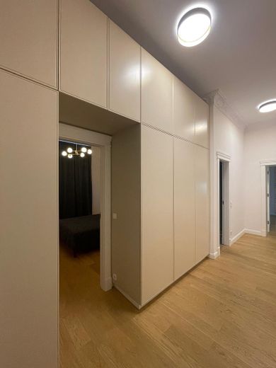 Kernsanierter Altbau mit Aufzug im 3. OG: 2 Zimmer, Designküche & Einbauschränke & Vorhänge nach Maß – Foto 29