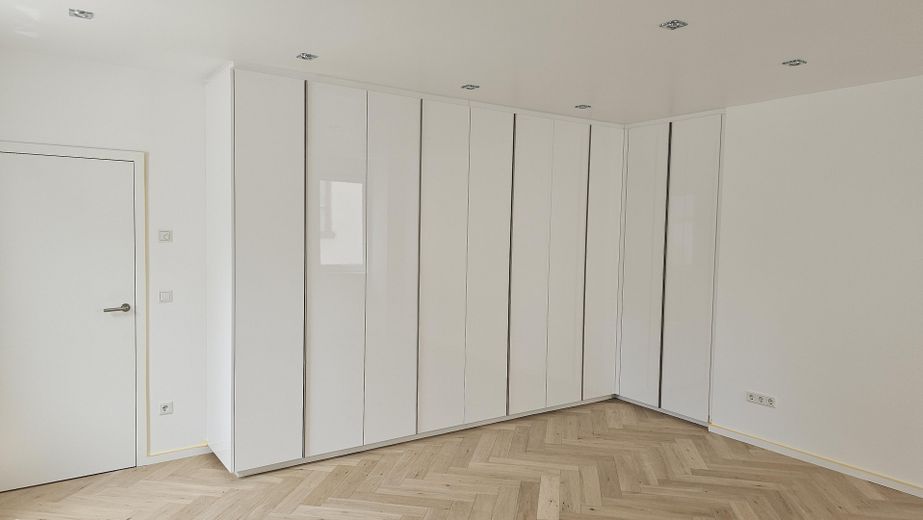 Luxuriöses Wohnen mit maximaler Flexibilität: Neubau-Juwel mit separater Einliegerwohnung – Maßangefertigter Einbau