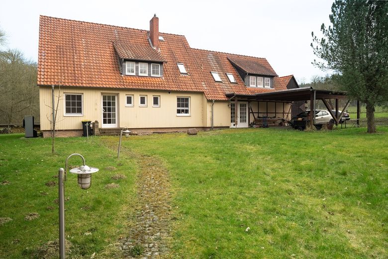 Waldrand‑Forsthaus mit Einliegerwohnung, Scheune & 5.920 m² Grundstück – Effizienzklasse B – Foto 4