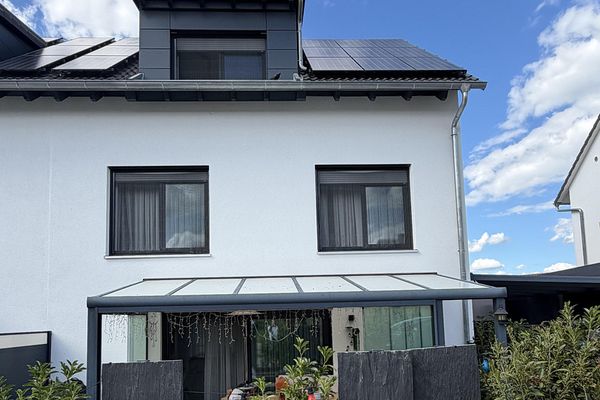 Moderne Doppelhaushälfte in Ebersbach/Sulpach