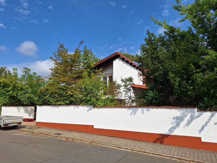 Villa en ubicación privilegiada de Wo-Herrnsheim con gran jardín A + – Blick von Virchowstrasse Süd
