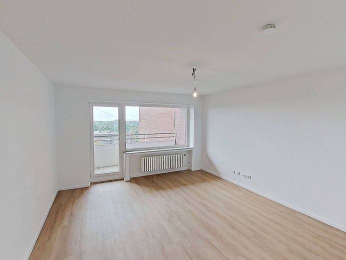 Große 4-Zi.-Whg. mit BALKON und Wannenbad in Lübeck-Buntekuh – Ansicht I: Wohn- und Esszimmer