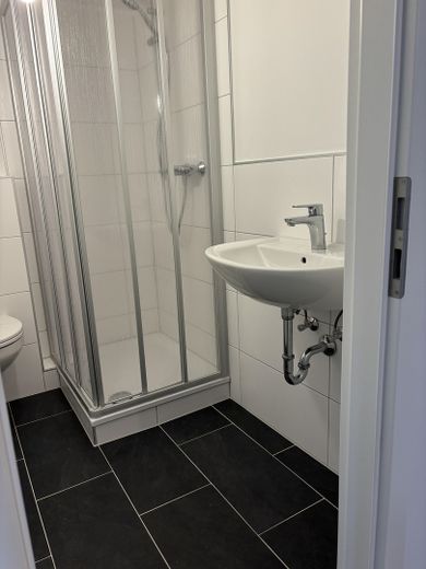 Apartment in Kaiserswerth, Zweitbezug nach Kernsanierung, Terrasse – Bad