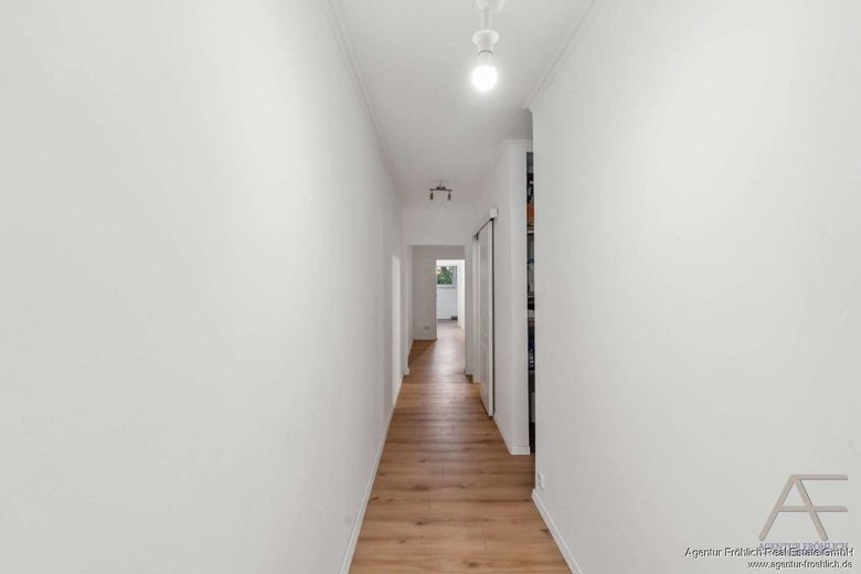 Investimento immobiliare nella Parkstadt Bogenhausen - moderno appartamento di 3 locali ristrutturato con contratto di locazione in essere – 240427022_Flur_2_WEB