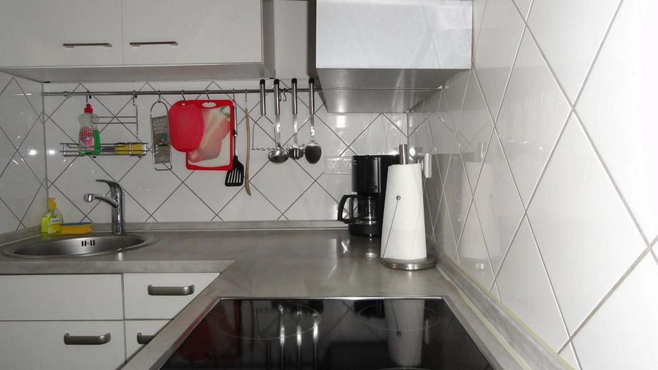 Inheidener Straße: Helle 2-Zimmer-Wohnung mit Süd-Balkon, Einbauküche & Top-Anbindung – Photo 9