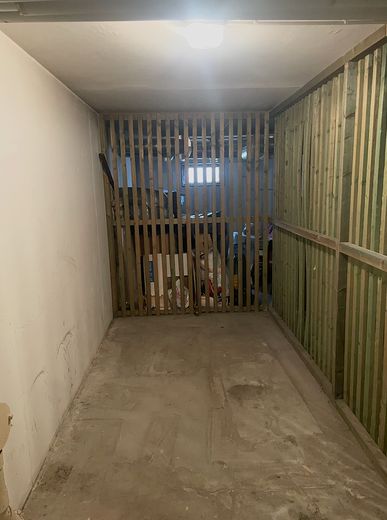 Luminoso appartamento di 2 locali con balcone esposto a sud – parzialmente arredato, 3° piano con ascensore a Gostenhof – Keller
