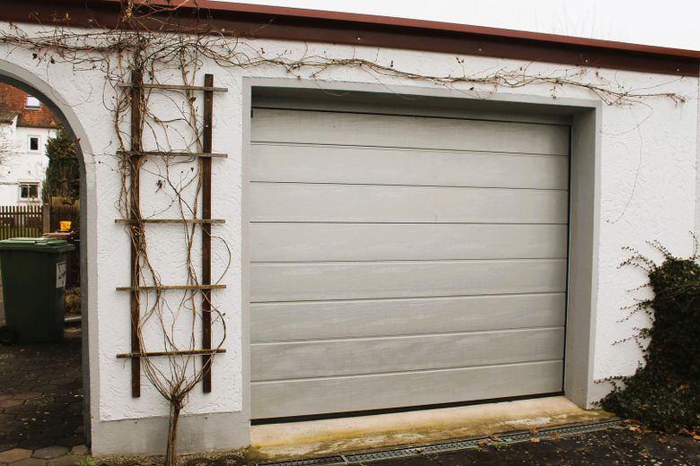 Gepflegtes Zweifamilienwohnhaus in Wilburgstetten mit vielfältigen Nutzungsmöglichkeiten – Garage