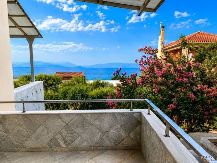 Moderna villa di lusso sul mare nel Golfo di Corinto – Foto 1