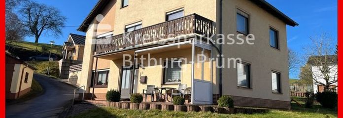 Freistehendes Einfamilienhaus mit Nebengebäude