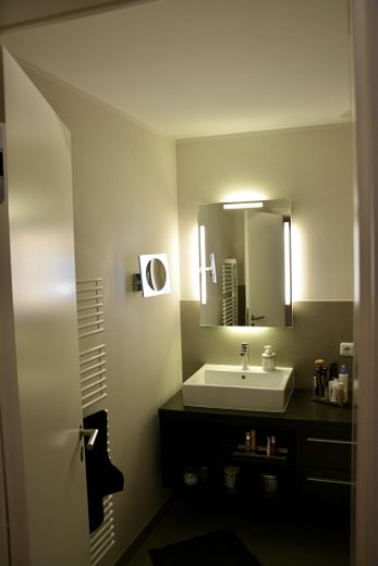 Urbanes Wohnglück in der KTV – Stilvolle 4 Zimmer mit Premium-Ausstattung, mit eigener Wallbox – Gäste-WC_01